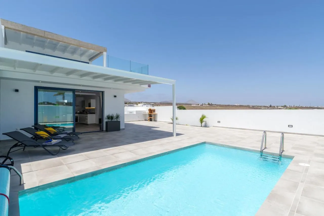 Ereza Villas Salitre Puerto Calero Spain